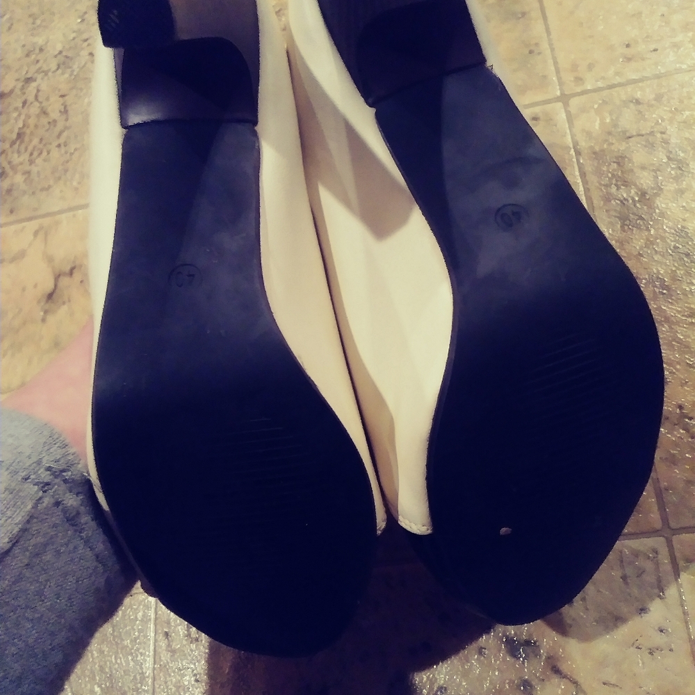 Heels - Picture 3 of 3